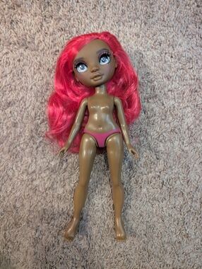 Rainbow High Daria Roselyn Doll